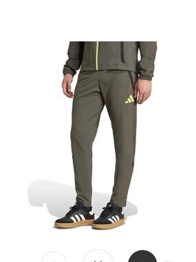 adidas 2025-26 Real Madrid Men's Tiro 25 Competition Vis Tech Travel Pants. NWT